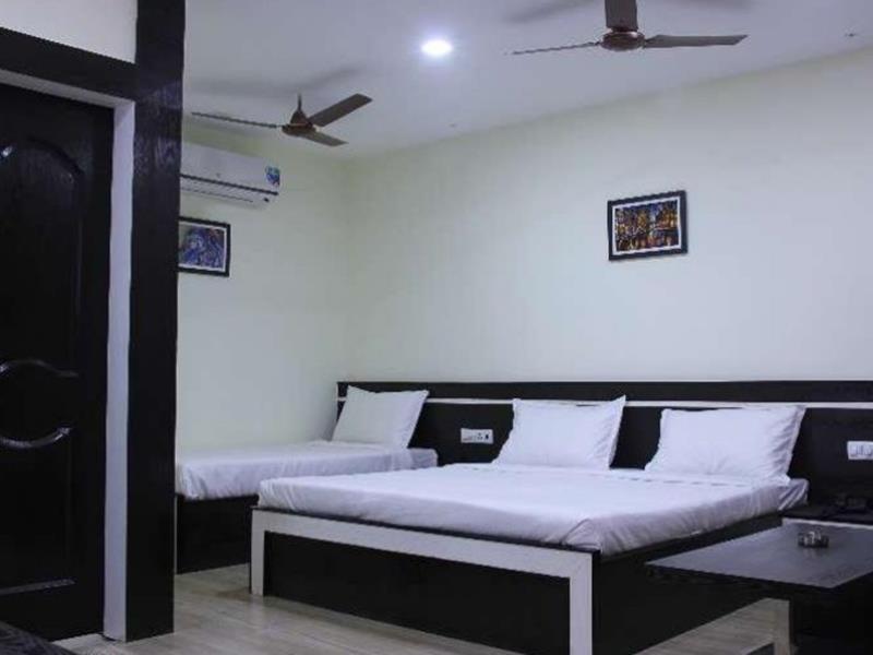 OYO 2155 Hotel Wardhman Jabalpur Buitenkant foto